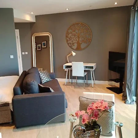 Kings Wharf Studio: Retreat With Pools And Gym Gibraltar