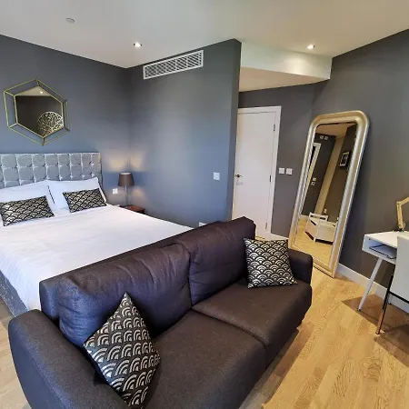 Kings Wharf Quay29 - Large With 3 Pools - Gym - Rock Views - And Short Let In * Gibraltar